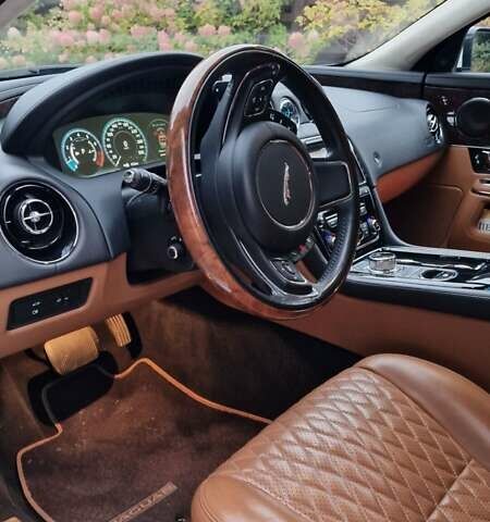 Білий Ягуар Ікс Джей, об'ємом двигуна 3 л та пробігом 75 тис. км за 34900 $, фото 3 на Automoto.ua