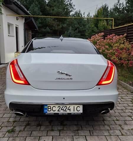 Білий Ягуар Ікс Джей, об'ємом двигуна 3 л та пробігом 75 тис. км за 34900 $, фото 9 на Automoto.ua