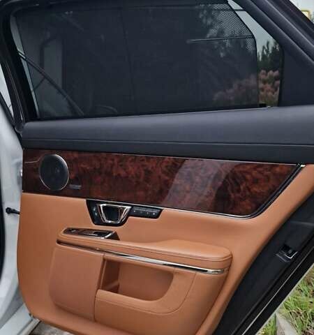 Білий Ягуар Ікс Джей, об'ємом двигуна 3 л та пробігом 75 тис. км за 34900 $, фото 10 на Automoto.ua