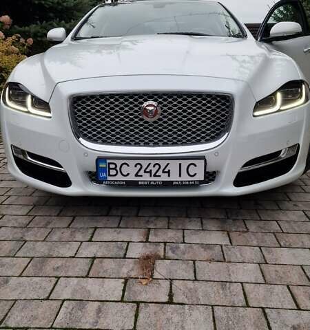 Білий Ягуар Ікс Джей, об'ємом двигуна 3 л та пробігом 75 тис. км за 34900 $, фото 7 на Automoto.ua