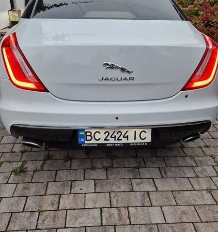 Білий Ягуар Ікс Джей, об'ємом двигуна 3 л та пробігом 75 тис. км за 34900 $, фото 6 на Automoto.ua