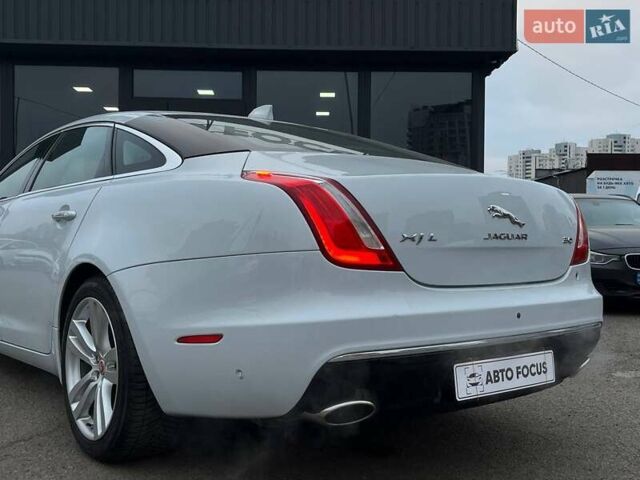 Білий Ягуар Ікс Джей, об'ємом двигуна 3 л та пробігом 58 тис. км за 33990 $, фото 5 на Automoto.ua