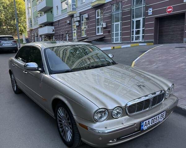 Бежевый Ягуар Икс Джей, объемом двигателя 4.2 л и пробегом 213 тыс. км за 11000 $, фото 2 на Automoto.ua