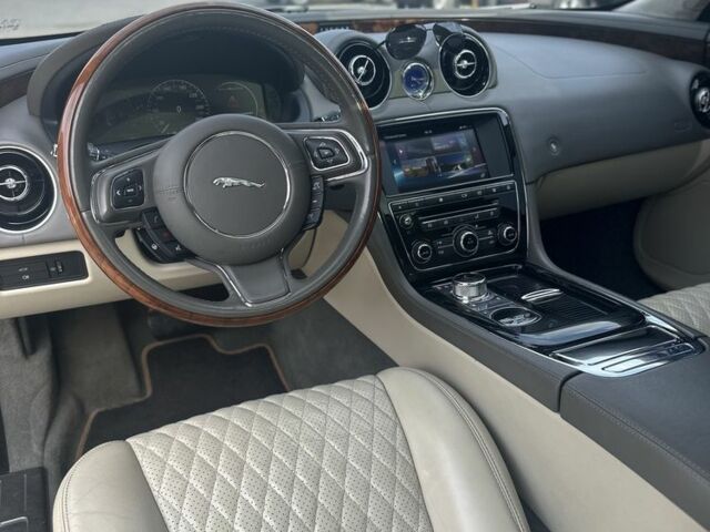 Ягуар Икс Джей 2014 в Черновцах на Automoto.ua Черный Ягуар Икс Джей, объемом двигателя 3 л и пробегом 96 тыс. км за 16800 $, фото 4 на Automoto.ua
