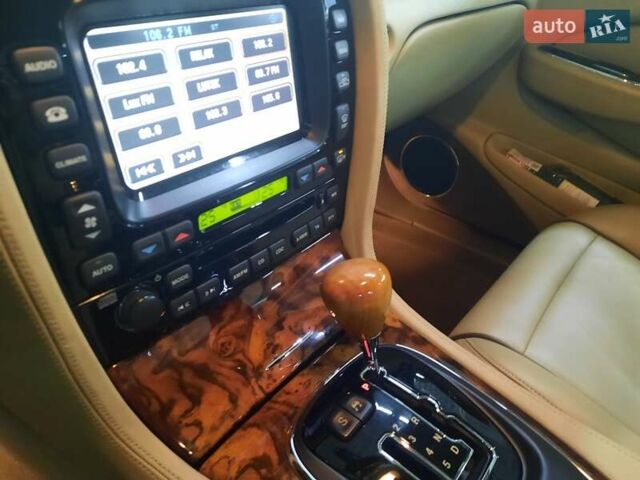 Черный Ягуар Икс Джей, объемом двигателя 2.7 л и пробегом 208 тыс. км за 19800 $, фото 20 на Automoto.ua
