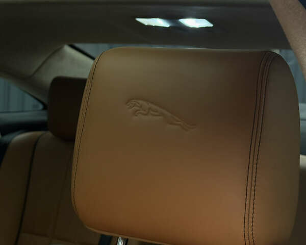 Черный Ягуар Икс Джей, объемом двигателя 5 л и пробегом 125 тыс. км за 20500 $, фото 31 на Automoto.ua