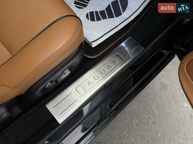 Черный Ягуар Икс Джей, объемом двигателя 5 л и пробегом 125 тыс. км за 20500 $, фото 46 на Automoto.ua