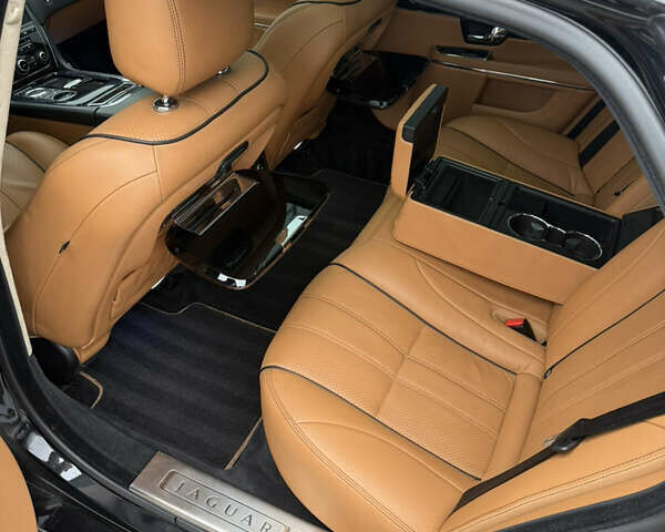 Черный Ягуар Икс Джей, объемом двигателя 5 л и пробегом 125 тыс. км за 20500 $, фото 62 на Automoto.ua