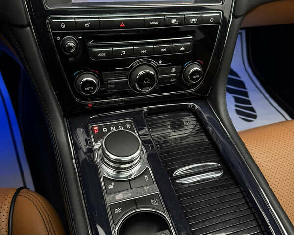 Черный Ягуар Икс Джей, объемом двигателя 5 л и пробегом 125 тыс. км за 20500 $, фото 39 на Automoto.ua