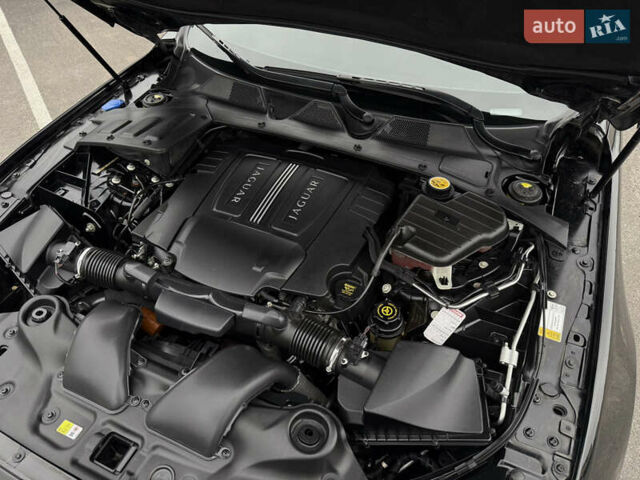 Черный Ягуар Икс Джей, объемом двигателя 5 л и пробегом 125 тыс. км за 20500 $, фото 21 на Automoto.ua