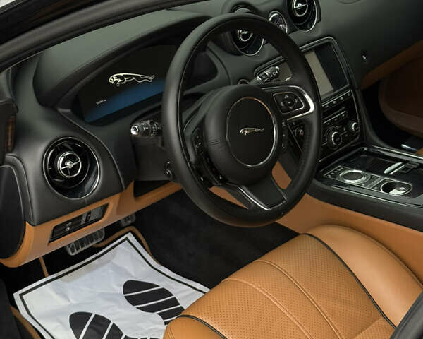 Черный Ягуар Икс Джей, объемом двигателя 5 л и пробегом 125 тыс. км за 20500 $, фото 25 на Automoto.ua