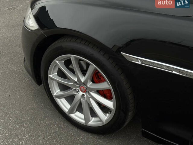 Черный Ягуар Икс Джей, объемом двигателя 5 л и пробегом 125 тыс. км за 20500 $, фото 4 на Automoto.ua