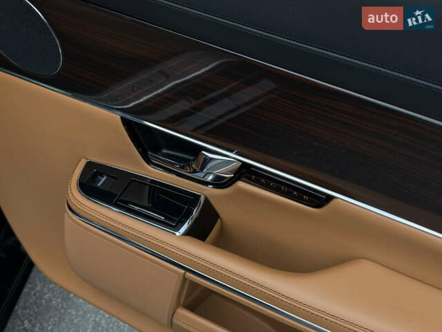 Черный Ягуар Икс Джей, объемом двигателя 5 л и пробегом 125 тыс. км за 20500 $, фото 52 на Automoto.ua