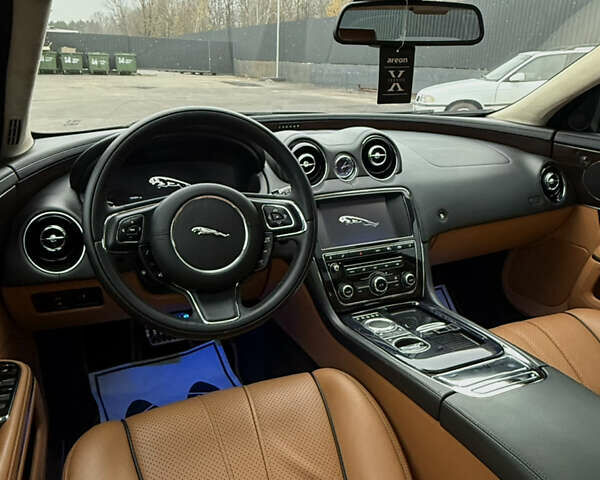 Черный Ягуар Икс Джей, объемом двигателя 5 л и пробегом 125 тыс. км за 20500 $, фото 33 на Automoto.ua