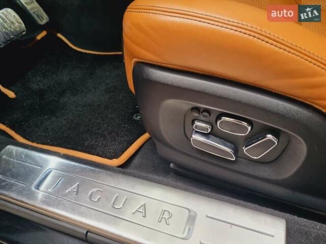 Чорний Ягуар Ікс Джей, об'ємом двигуна 5 л та пробігом 127 тис. км за 26000 $, фото 12 на Automoto.ua