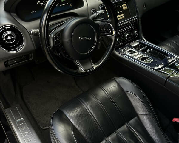 Ягуар Икс Джей 2013 в Киеве на Automoto.ua Черный Ягуар Икс Джей, объемом двигателя 3 л и пробегом 73 тыс. км за 29900 $, фото 29 на Automoto.ua