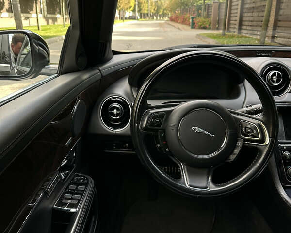 Ягуар Икс Джей 2013 в Киеве на Automoto.ua Черный Ягуар Икс Джей, объемом двигателя 3 л и пробегом 73 тыс. км за 29900 $, фото 50 на Automoto.ua