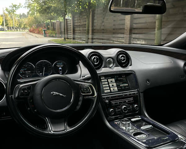 Ягуар Икс Джей 2013 в Киеве на Automoto.ua Черный Ягуар Икс Джей, объемом двигателя 3 л и пробегом 73 тыс. км за 29900 $, фото 52 на Automoto.ua