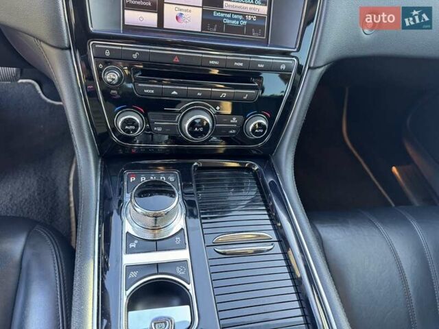 Чорний Ягуар Ікс Джей, об'ємом двигуна 3 л та пробігом 176 тис. км за 14500 $, фото 26 на Automoto.ua