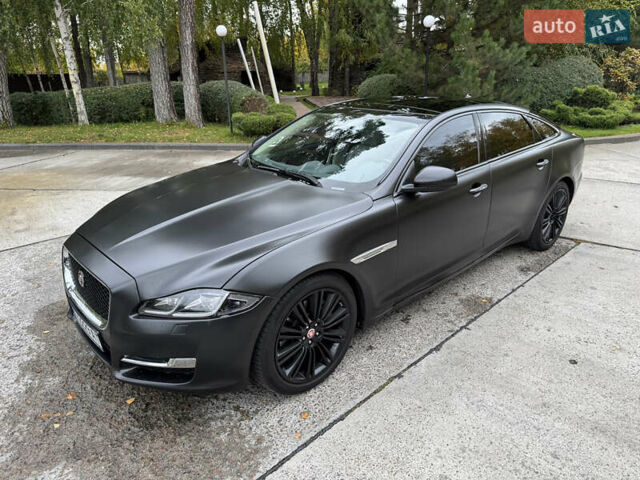 Чорний Ягуар Ікс Джей, об'ємом двигуна 3 л та пробігом 110 тис. км за 18600 $, фото 3 на Automoto.ua