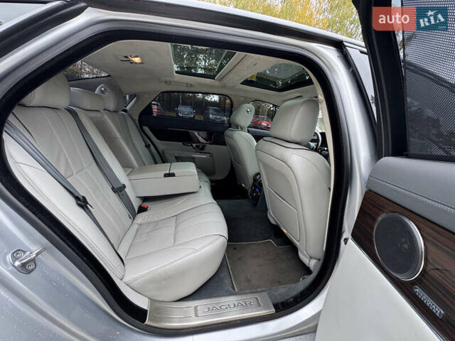 Чорний Ягуар Ікс Джей, об'ємом двигуна 3 л та пробігом 110 тис. км за 18600 $, фото 20 на Automoto.ua