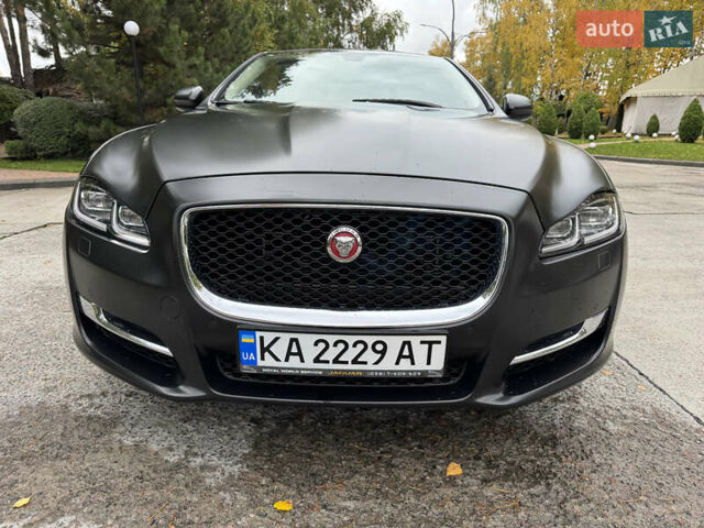 Чорний Ягуар Ікс Джей, об'ємом двигуна 3 л та пробігом 110 тис. км за 18600 $, фото 4 на Automoto.ua