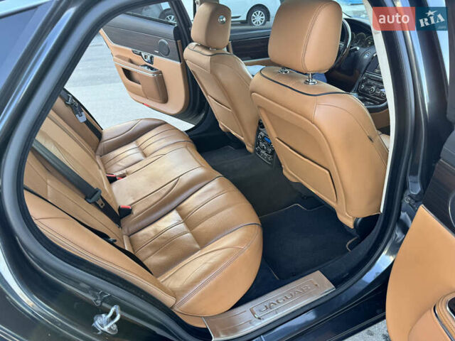 Черный Ягуар Икс Джей, объемом двигателя 3 л и пробегом 179 тыс. км за 16500 $, фото 51 на Automoto.ua