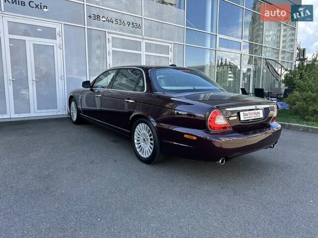 Червоний Ягуар Ікс Джей, об'ємом двигуна 4.2 л та пробігом 124 тис. км за 44000 $, фото 4 на Automoto.ua