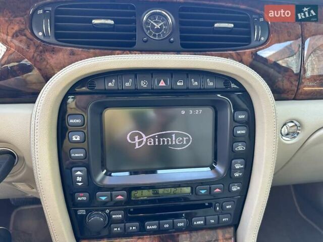 Червоний Ягуар Ікс Джей, об'ємом двигуна 4.2 л та пробігом 124 тис. км за 44000 $, фото 35 на Automoto.ua