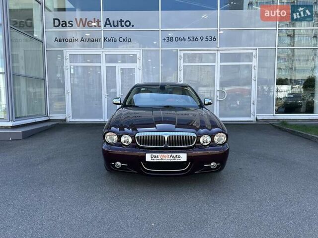 Червоний Ягуар Ікс Джей, об'ємом двигуна 4.2 л та пробігом 124 тис. км за 44000 $, фото 1 на Automoto.ua