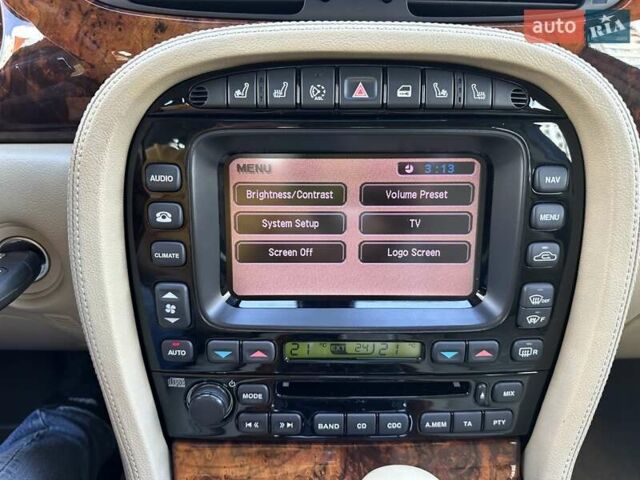 Червоний Ягуар Ікс Джей, об'ємом двигуна 4.2 л та пробігом 124 тис. км за 44000 $, фото 32 на Automoto.ua