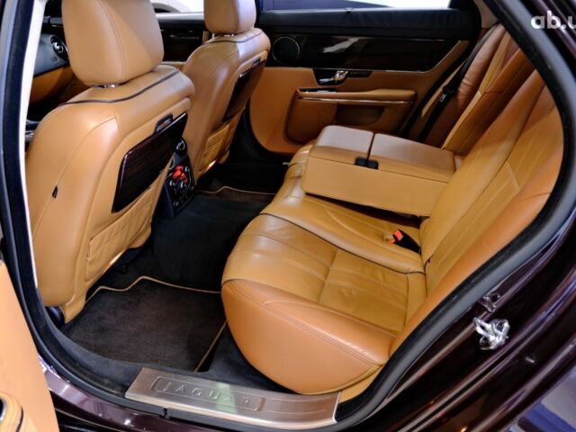 Красный Ягуар Икс Джей, объемом двигателя 5 л и пробегом 133 тыс. км за 13900 $, фото 7 на Automoto.ua