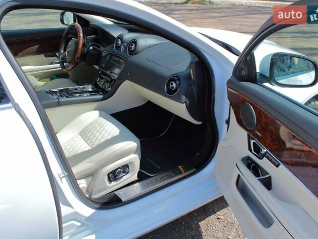 Ягуар Икс Джей, объемом двигателя 3 л и пробегом 80 тыс. км за 32000 $, фото 16 на Automoto.ua
