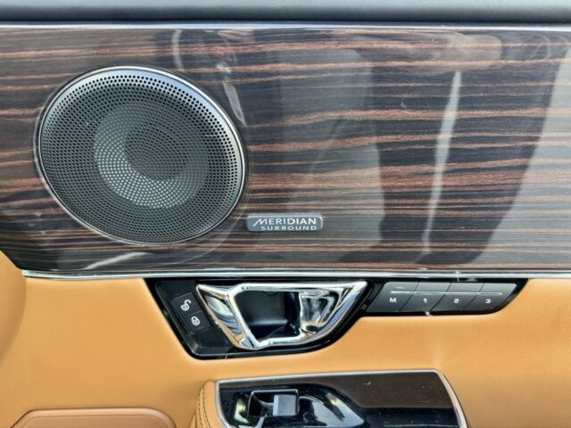 Серый Ягуар Икс Джей, объемом двигателя 3 л и пробегом 178 тыс. км за 16500 $, фото 5 на Automoto.ua