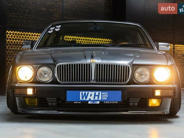 Серый Ягуар Икс Джей, объемом двигателя 3.2 л и пробегом 158 тыс. км за 23500 $, фото 2 на Automoto.ua