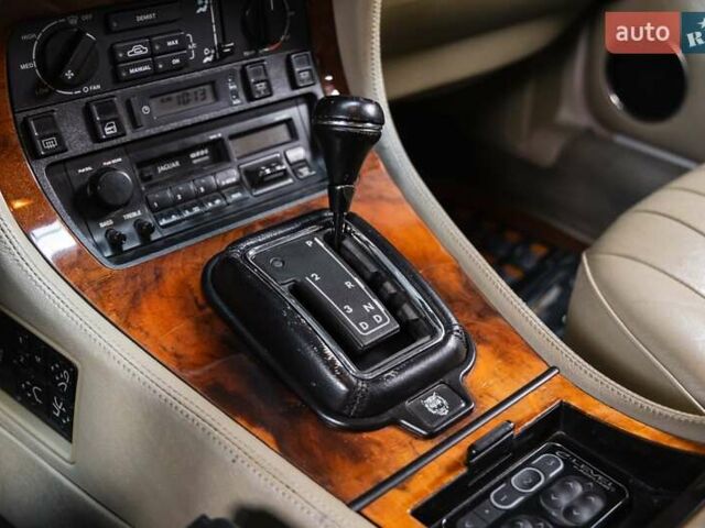 Серый Ягуар Икс Джей, объемом двигателя 3.2 л и пробегом 158 тыс. км за 23500 $, фото 28 на Automoto.ua