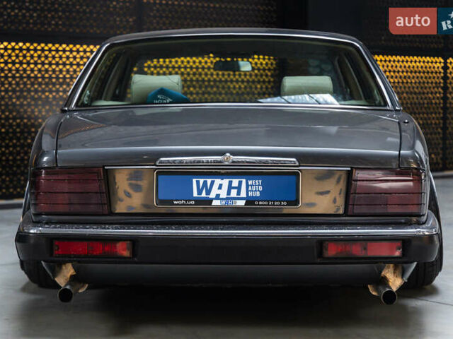 Серый Ягуар Икс Джей, объемом двигателя 3.2 л и пробегом 158 тыс. км за 23500 $, фото 9 на Automoto.ua