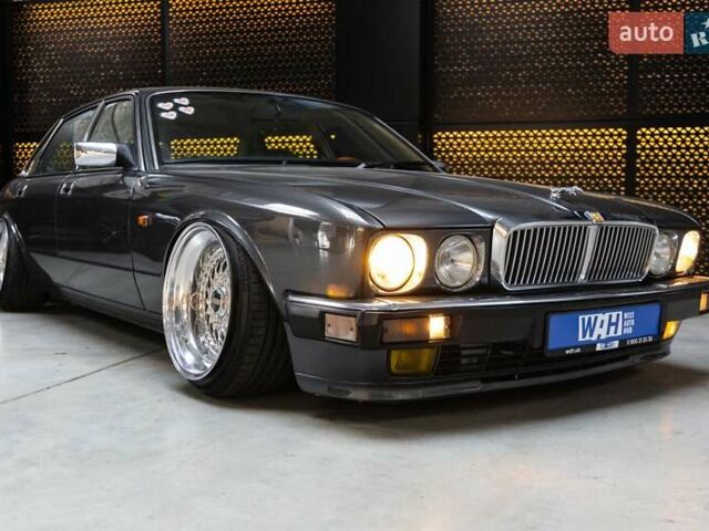 Серый Ягуар Икс Джей, объемом двигателя 3.2 л и пробегом 158 тыс. км за 23500 $, фото 3 на Automoto.ua