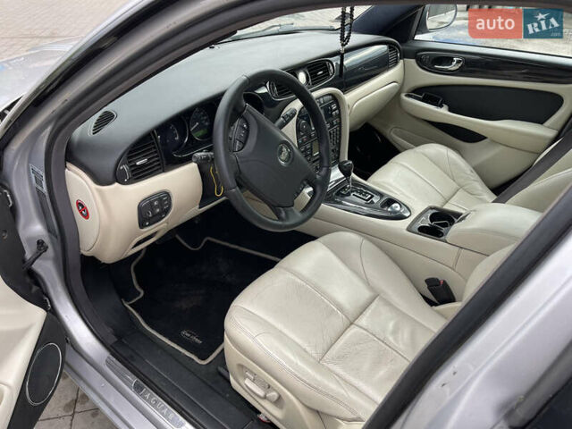 Ягуар Икс Джей 2003 в Ивано-Франковске на Automoto.ua Серый Ягуар Икс Джей, объемом двигателя 2.97 л и пробегом 206 тыс. км за 7999 $, фото 16 на Automoto.ua