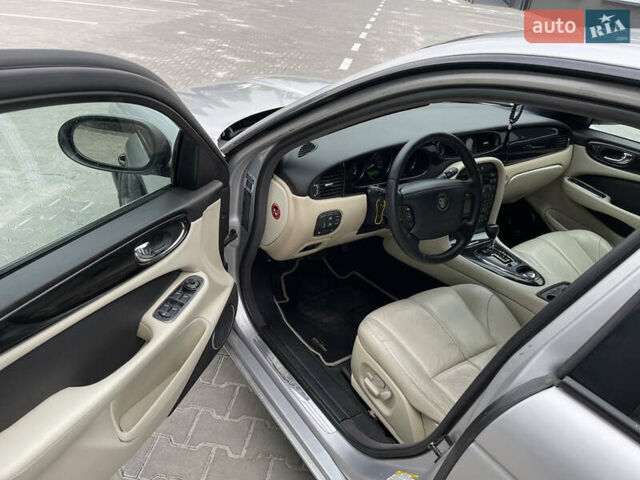 Ягуар Икс Джей 2003 в Ивано-Франковске на Automoto.ua Серый Ягуар Икс Джей, объемом двигателя 2.97 л и пробегом 206 тыс. км за 7999 $, фото 15 на Automoto.ua