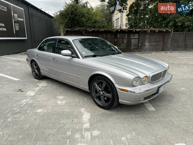 Ягуар Икс Джей 2003 в Ивано-Франковске на Automoto.ua Серый Ягуар Икс Джей, объемом двигателя 2.97 л и пробегом 206 тыс. км за 7999 $, фото 1 на Automoto.ua