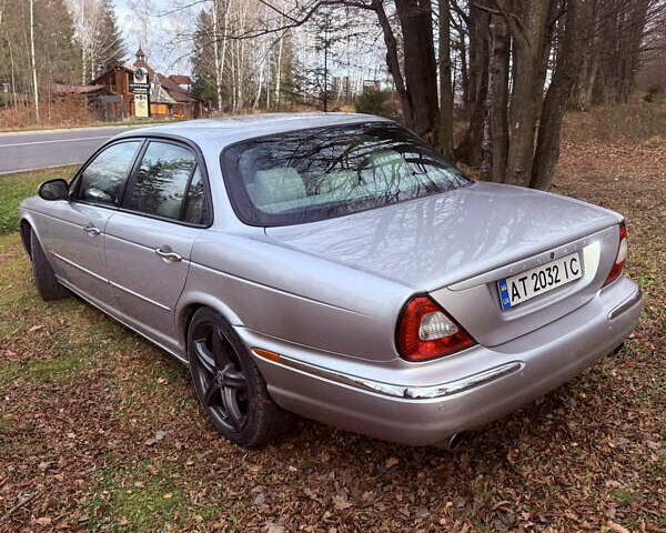 Серый Ягуар Икс Джей, объемом двигателя 3 л и пробегом 209 тыс. км за 12000 $, фото 3 на Automoto.ua