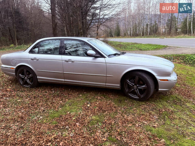 Серый Ягуар Икс Джей, объемом двигателя 3 л и пробегом 209 тыс. км за 12000 $, фото 11 на Automoto.ua