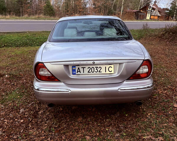 Серый Ягуар Икс Джей, объемом двигателя 3 л и пробегом 209 тыс. км за 12000 $, фото 5 на Automoto.ua