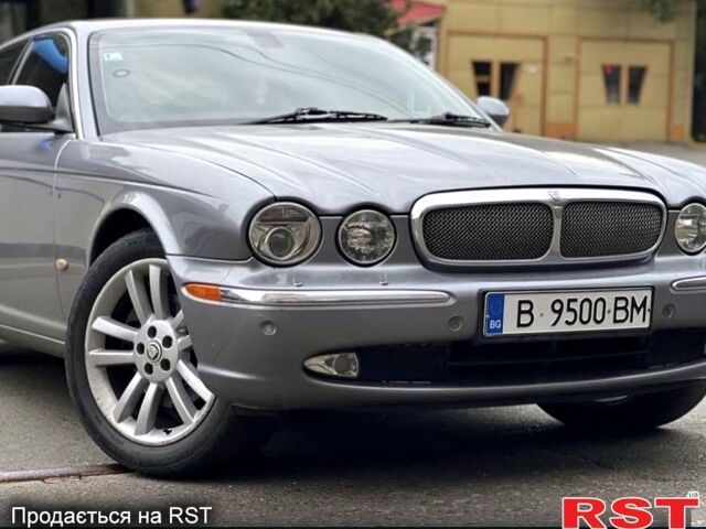 Серый Ягуар Икс Джей, объемом двигателя 4.2 л и пробегом 98 тыс. км за 2200 $, фото 3 на Automoto.ua