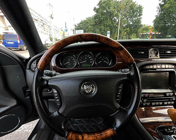 Сірий Ягуар Ікс Джей, об'ємом двигуна 4.2 л та пробігом 164 тис. км за 17500 $, фото 28 на Automoto.ua