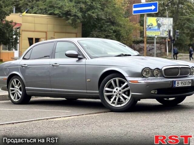 Серый Ягуар Икс Джей, объемом двигателя 4.2 л и пробегом 98 тыс. км за 2200 $, фото 5 на Automoto.ua