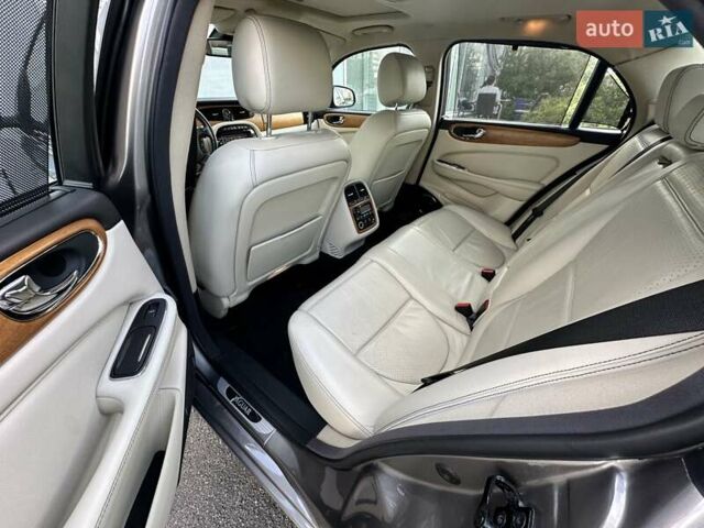 Сірий Ягуар Ікс Джей, об'ємом двигуна 4.2 л та пробігом 74 тис. км за 36000 $, фото 7 на Automoto.ua