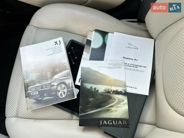 Сірий Ягуар Ікс Джей, об'ємом двигуна 4.2 л та пробігом 74 тис. км за 36000 $, фото 16 на Automoto.ua