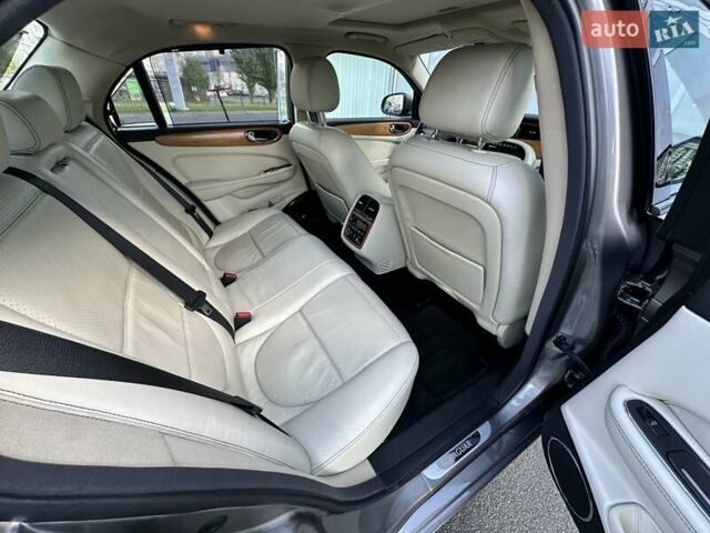 Сірий Ягуар Ікс Джей, об'ємом двигуна 4.2 л та пробігом 74 тис. км за 36000 $, фото 8 на Automoto.ua